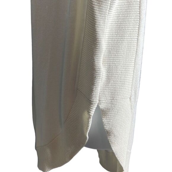 Express Cold Shoulder Rounded Hem Woven Sleeve Sweater Size S - Picture 4 of 8